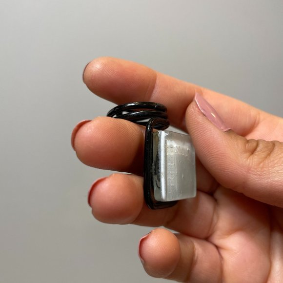 Handmade Chilean Oversized Statement Ring Black and White - Picture 3 of 7